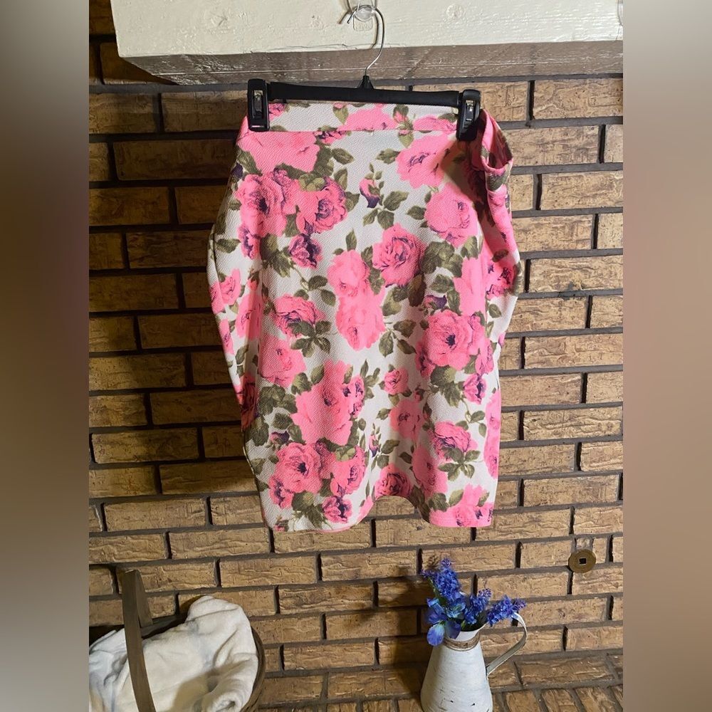 Sky plus floral skirt‎